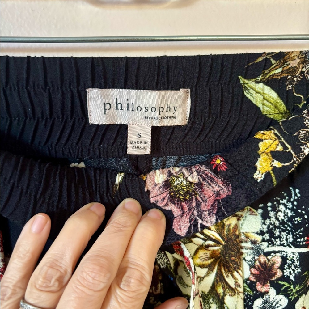Black floral flowy pants by Philosophy - Picture 2 of 7
